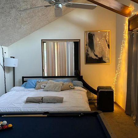 Ambiance - King Bed Cabin, Jetted-Tub & Fireplace Tobyhanna Екстериор снимка