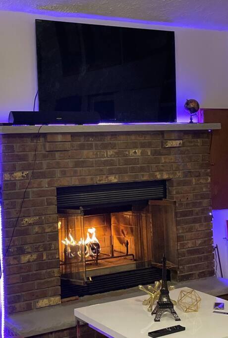 Ambiance - King Bed Cabin, Jetted-Tub & Fireplace Tobyhanna Екстериор снимка