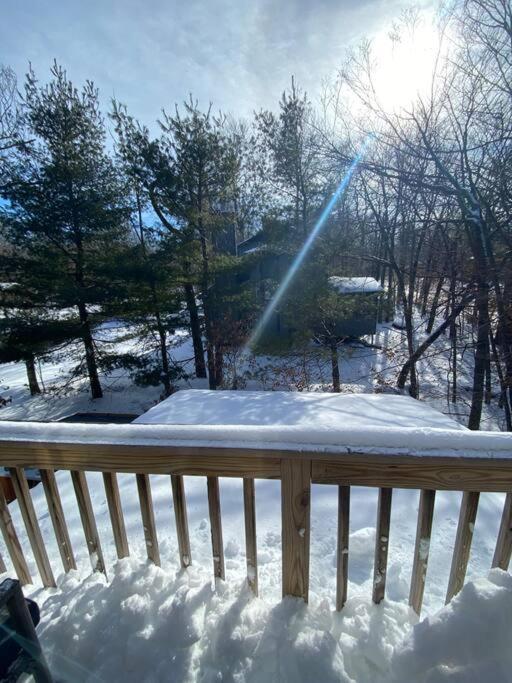 Ambiance - King Bed Cabin, Jetted-Tub & Fireplace Tobyhanna Екстериор снимка