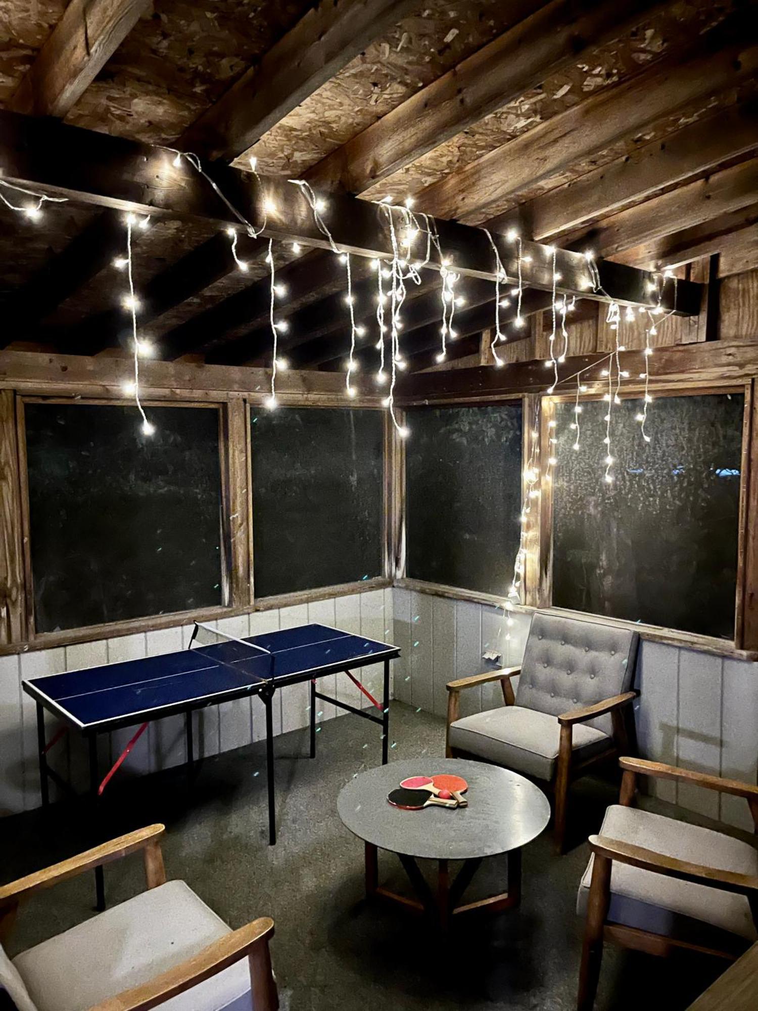 Ambiance - King Bed Cabin, Jetted-Tub & Fireplace Tobyhanna Екстериор снимка