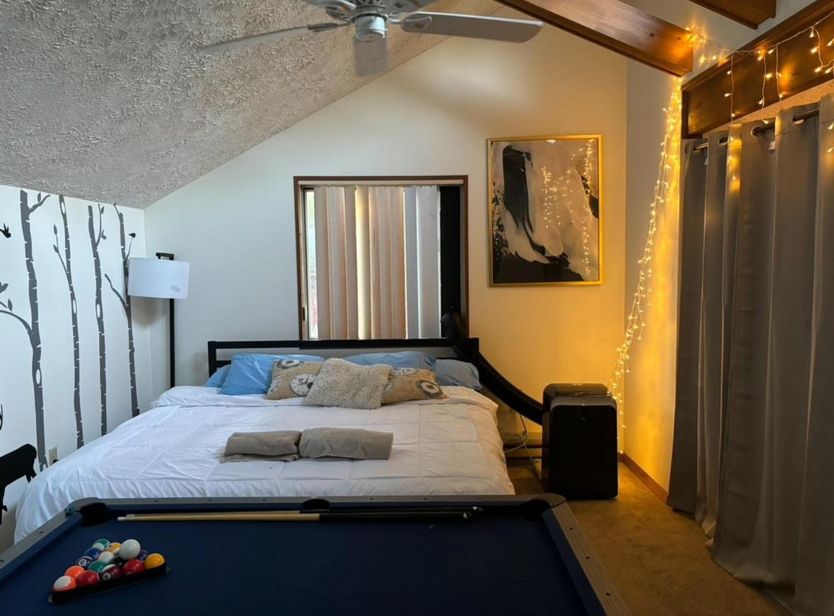 Ambiance - King Bed Cabin, Jetted-Tub & Fireplace Tobyhanna Екстериор снимка