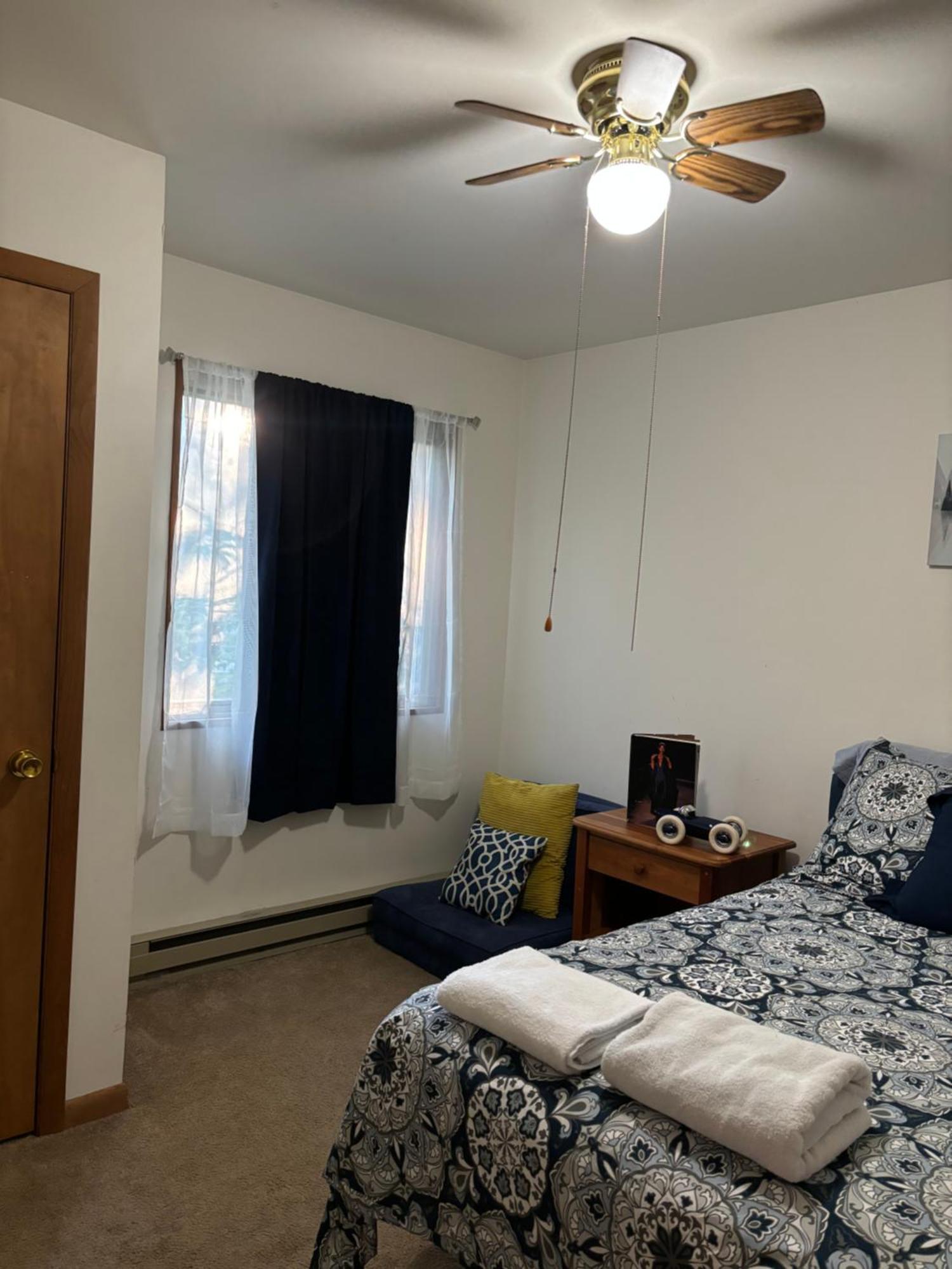 Ambiance - King Bed Cabin, Jetted-Tub & Fireplace Tobyhanna Екстериор снимка