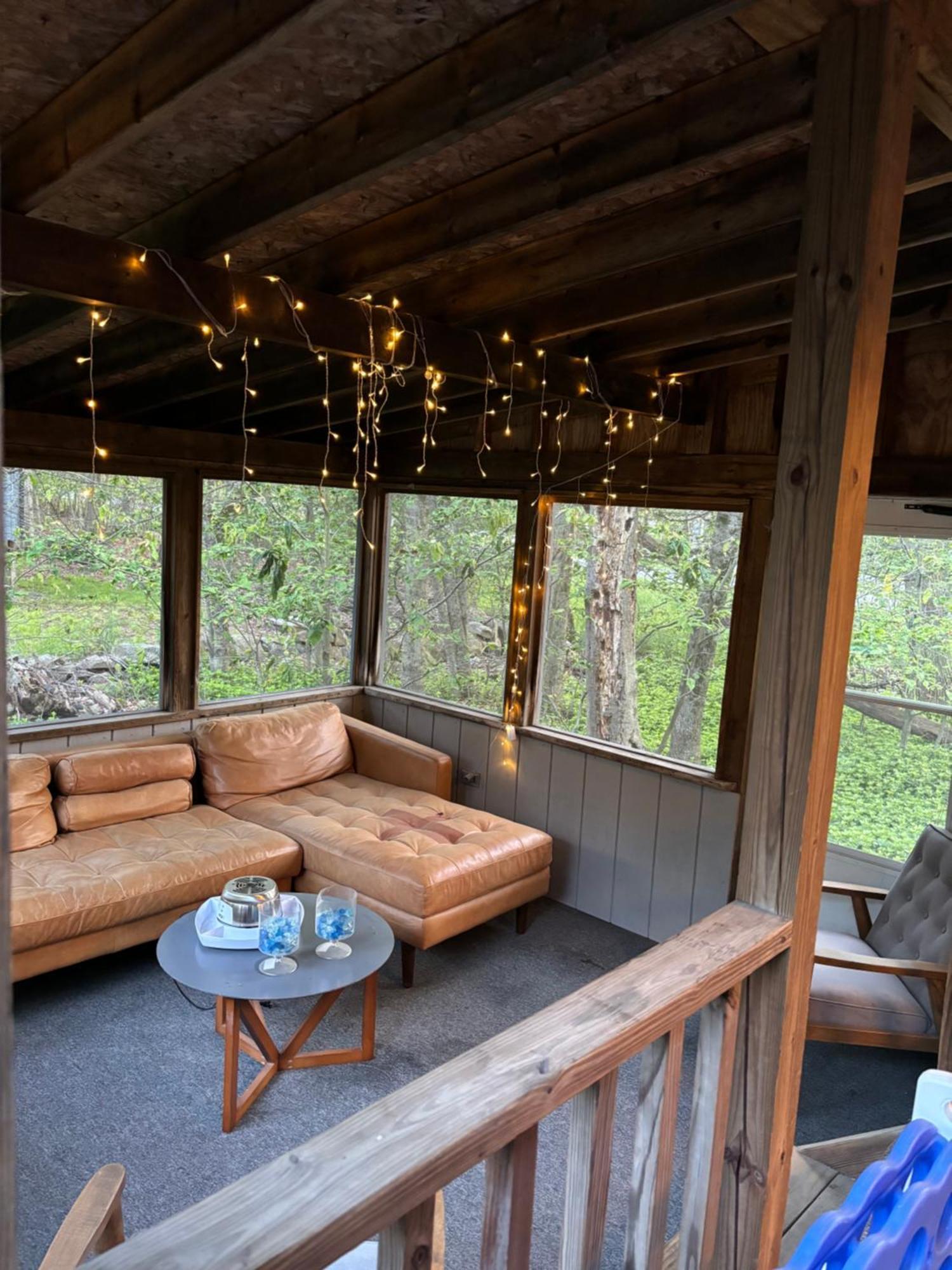 Ambiance - King Bed Cabin, Jetted-Tub & Fireplace Tobyhanna Екстериор снимка