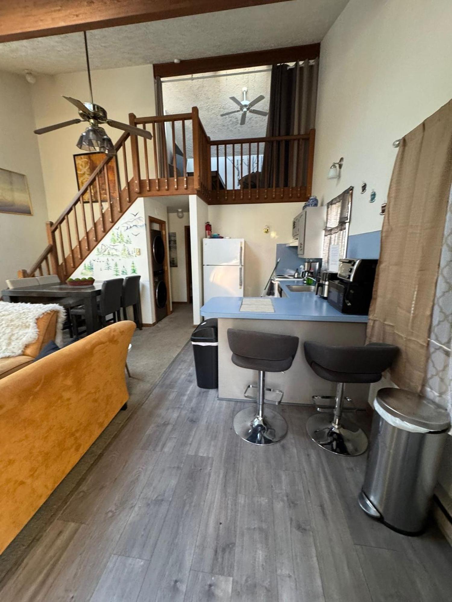 Ambiance - King Bed Cabin, Jetted-Tub & Fireplace Tobyhanna Екстериор снимка
