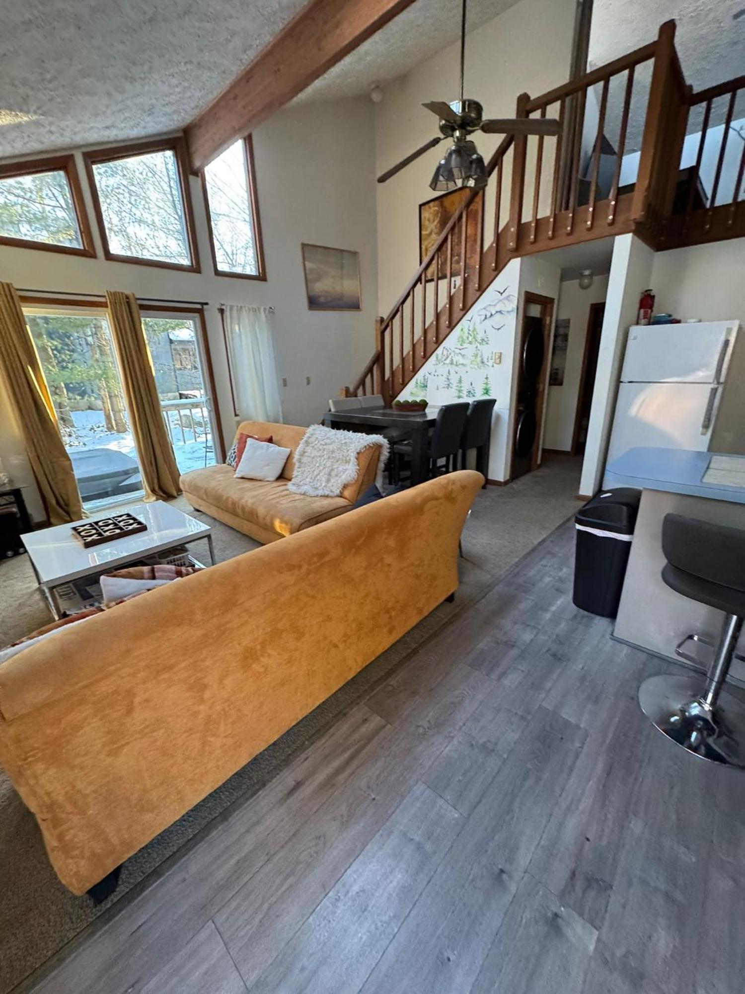 Ambiance - King Bed Cabin, Jetted-Tub & Fireplace Tobyhanna Екстериор снимка